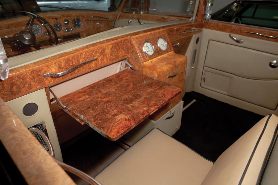  Rolls-Royce Phantom V 7-Passenger Limousine 1962 года  (фото 5 из 9)